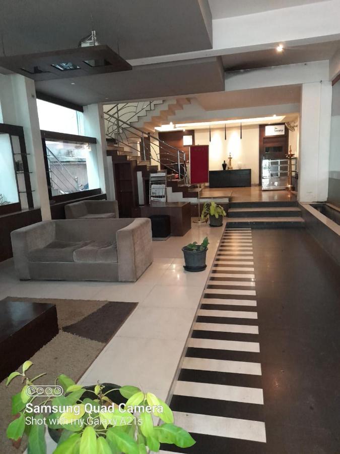 Sayoojyam Residency Hotel Palakkad Ngoại thất bức ảnh